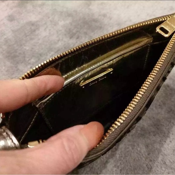 MIU MIU PATENT LEATHER WRISTLET CLUTCH - Picture 2 of 2